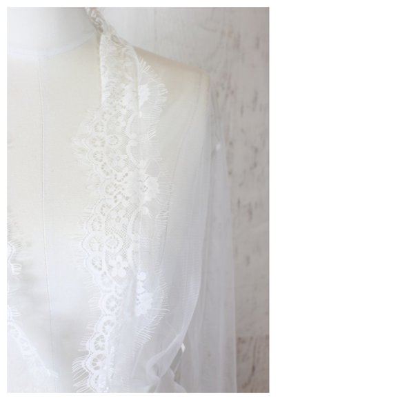 Boutique White Small Lace Sexy Bridal Robe Thong - Picture 4 of 8